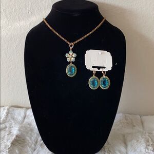 Necklace w/ matching earrings.